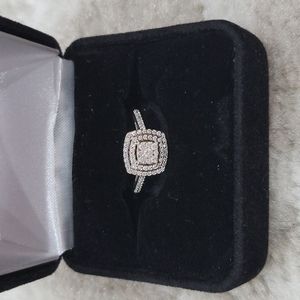 💯SOLD!!!!Diamond Engagement ring 1/4ct tw 10k white gold